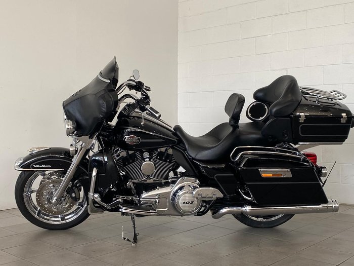 2011 Harley-Davidson Ultra Classic Electra Glide 1690 (FLHTCU) Touring Black