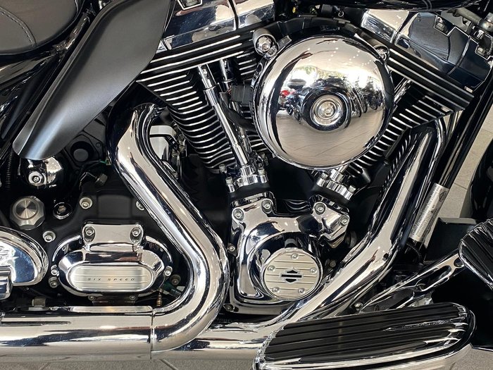 2011 Harley-Davidson Ultra Classic Electra Glide 1690 (FLHTCU) Touring Black