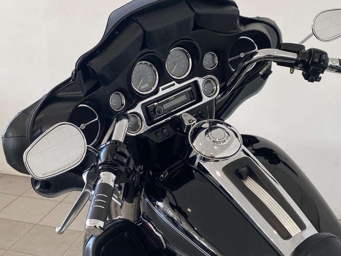 2011 Harley-Davidson Ultra Classic Electra Glide 1690 (FLHTCU) Touring Black