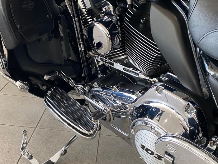 2011 Harley-Davidson Ultra Classic Electra Glide 1690 (FLHTCU) Touring Black