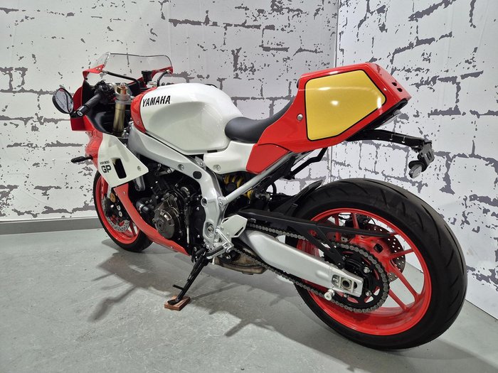 2024 Yamaha XSR900 GP XSR White