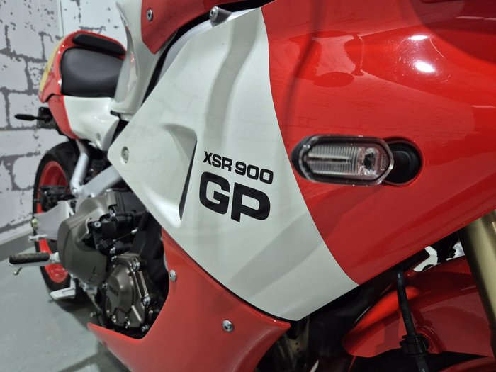2024 Yamaha XSR900 GP XSR White
