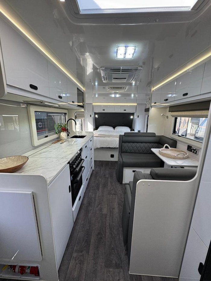 2025 JB Caravans Scorpion Sting 20'6 Rd Kk Cafe