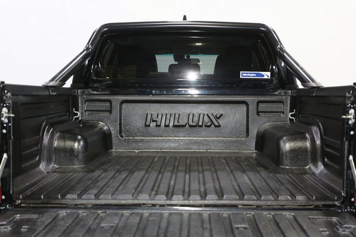 2022 Toyota Hilux SR5