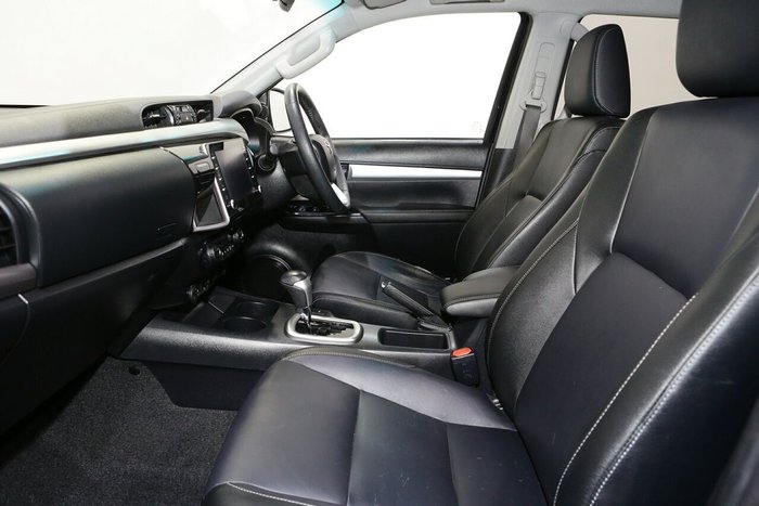 2022 Toyota Hilux SR5