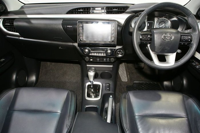 2022 Toyota Hilux SR5
