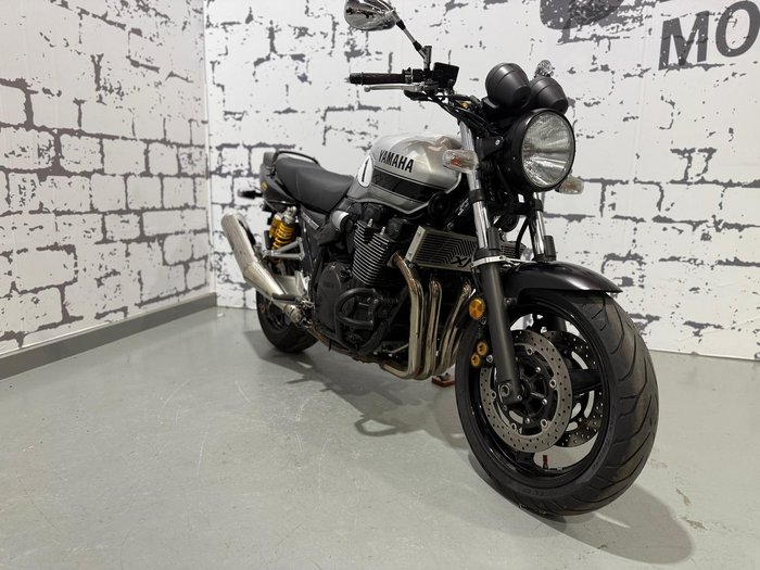2016 Yamaha XJR1300 XJR Silver