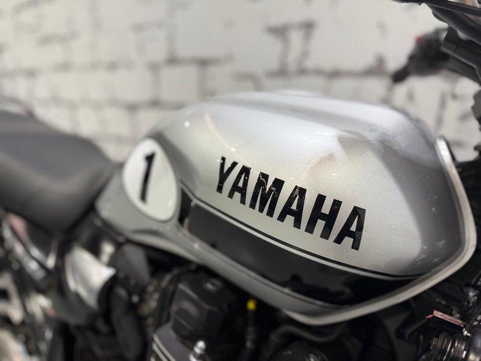 2016 Yamaha XJR1300 XJR Silver