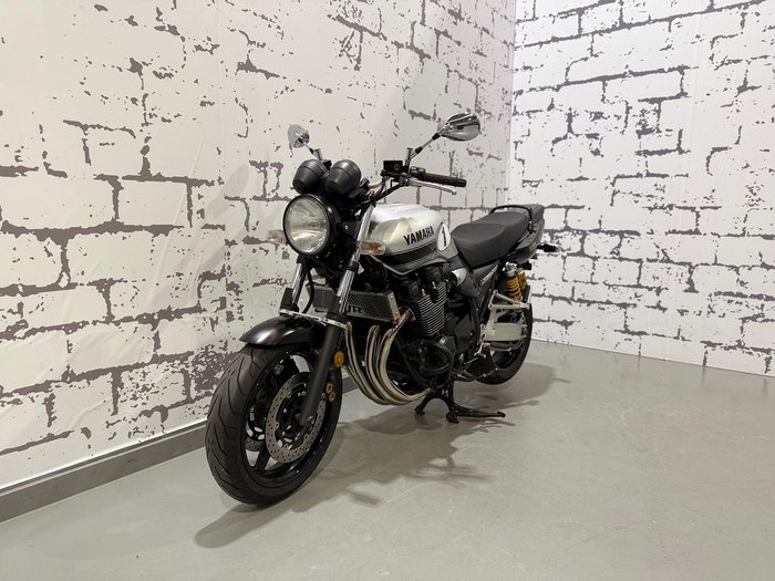 2016 Yamaha XJR1300 XJR Silver