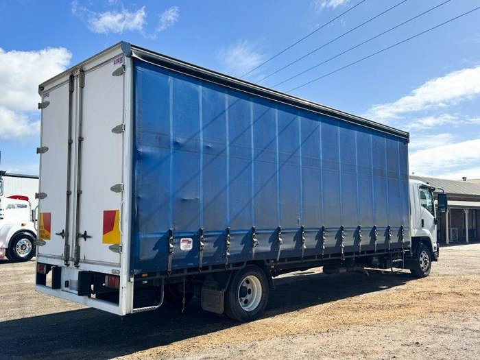 2013 Isuzu Fsr 850 Curtain Side Truck