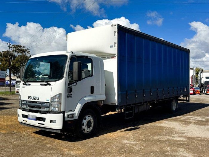 2013 Isuzu Fsr 850 Curtain Side Truck