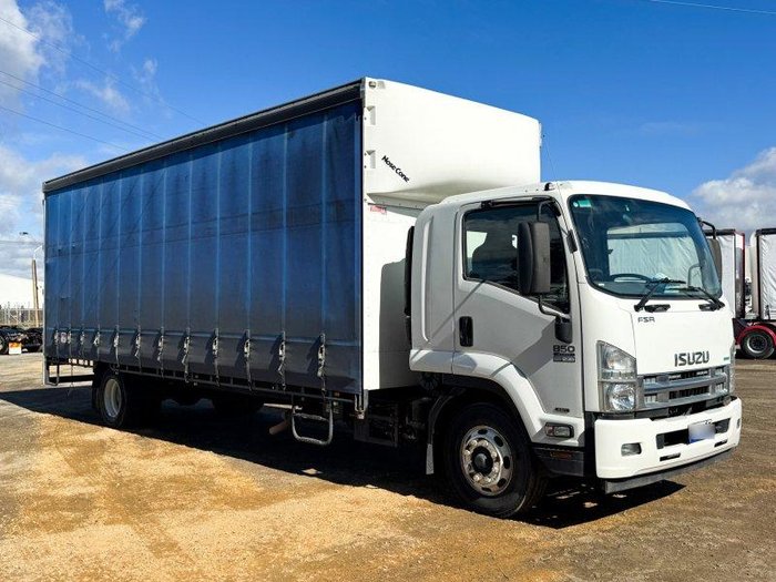 2013 Isuzu Fsr 850 Curtain Side Truck