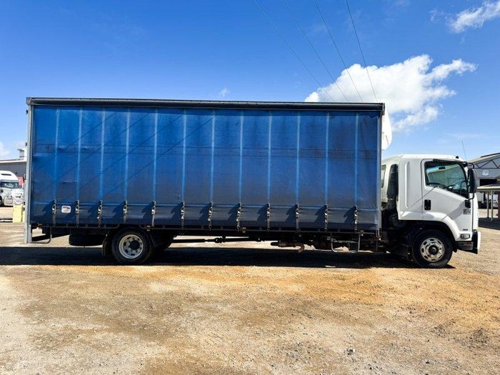 2013 Isuzu Fsr 850 Curtain Side Truck