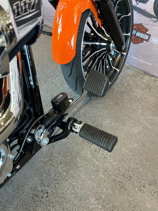 2023 Harley-davidson FXBR BREAKOUT (117) BAJA ORANGE