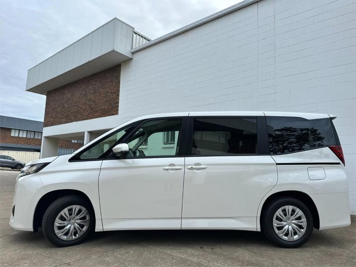 2025 Toyota Noah Hybrid X