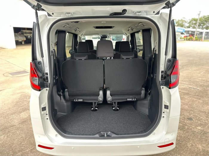 2025 Toyota Noah Hybrid X