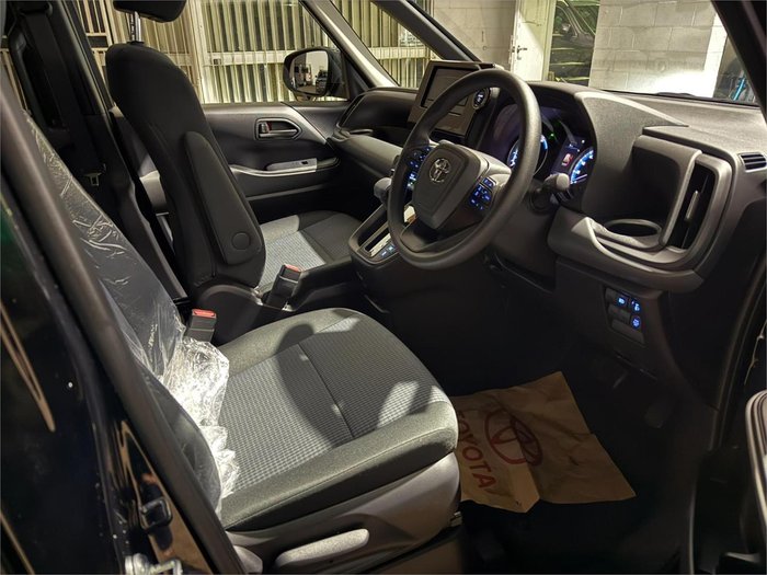 2025 Toyota Noah Hybrid X