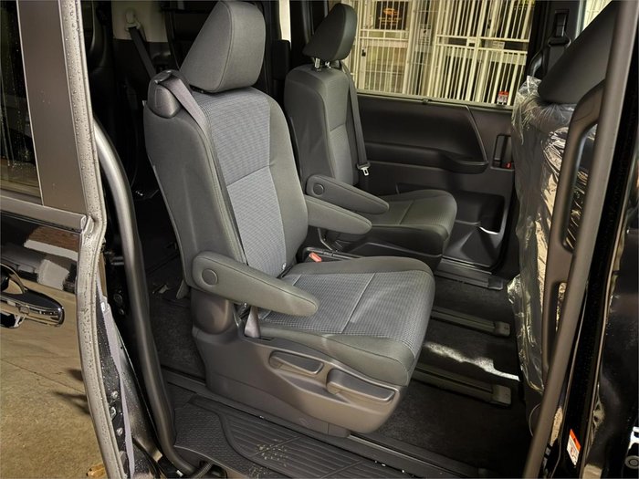 2025 Toyota Noah Hybrid X