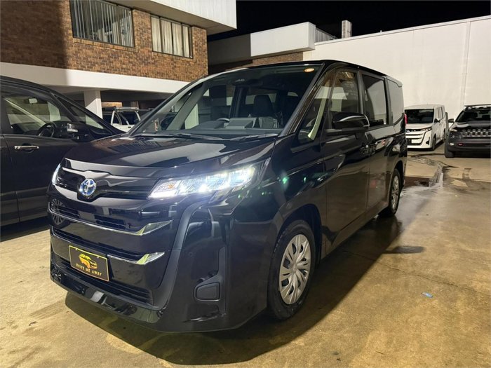 2025 Toyota Noah Hybrid X