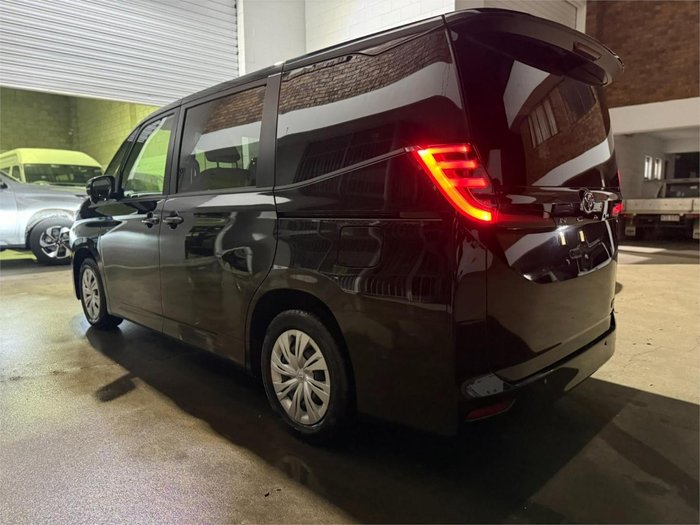 2025 Toyota Noah Hybrid X