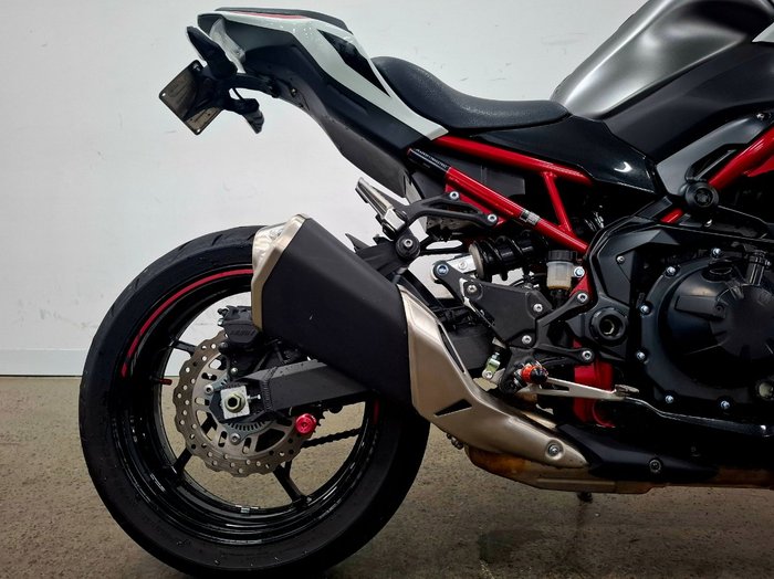 2021 Kawasaki 2021 Kawasaki 900CC Z900 SUPERNAKED (ZR900) SPORTS Silver