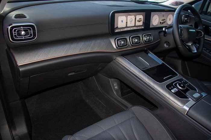 2025 Jaecoo J8 Track