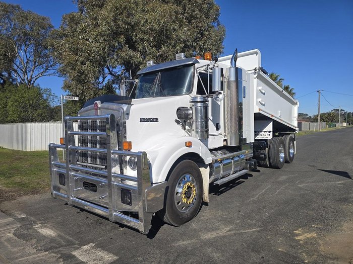 2011 Kenworth T409 Sar White