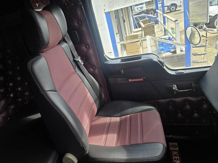 2011 Kenworth T409 Sar White