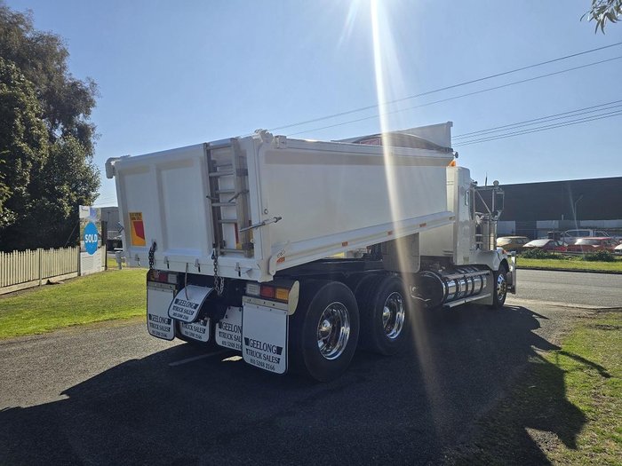 2011 Kenworth T409 Sar White