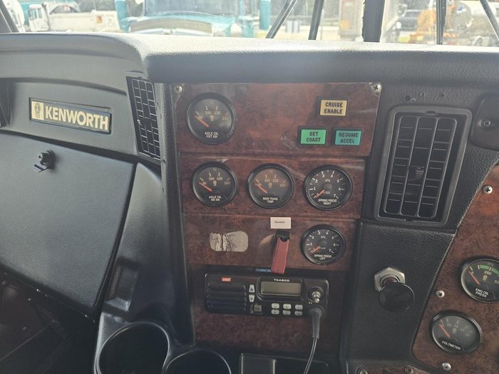 2011 Kenworth T409 Sar White