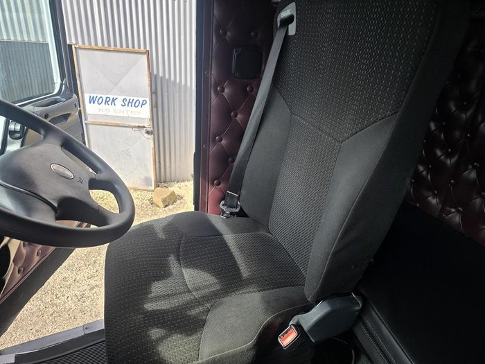 2011 Kenworth T409 Sar White