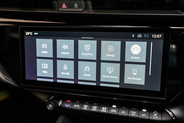 2025 Alfa Romeo Junior Ibrida