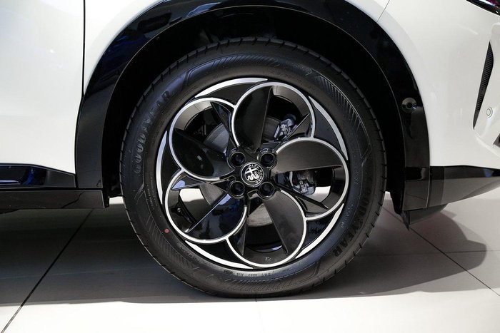 2025 Alfa Romeo Junior Ibrida