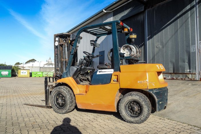 2002 Toyota 02-7Fg35 3.5T Forklift Orange