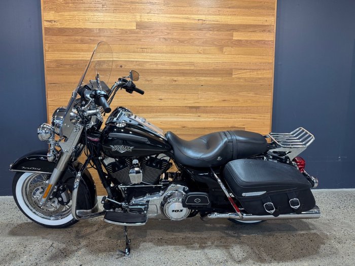 2013 Harley-davidson FLHR ROAD KING Black