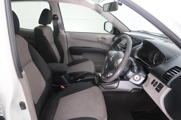 2014 Mitsubishi Triton GLX MN MY15 4X4 Dual Range White