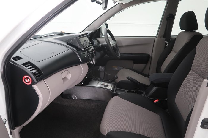 2014 Mitsubishi Triton GLX MN MY15 4X4 Dual Range White