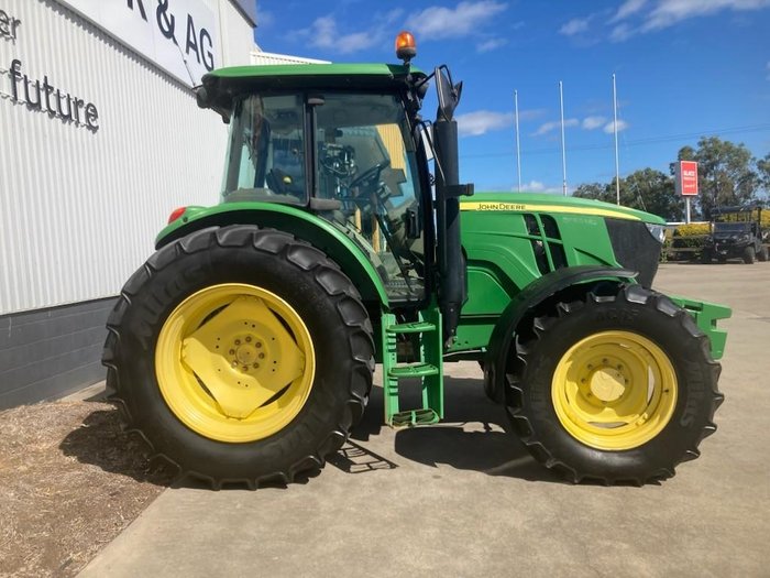  John Deere 6090Mc 