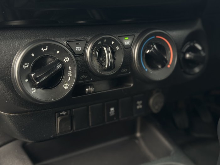 2019 Toyota Hilux SR