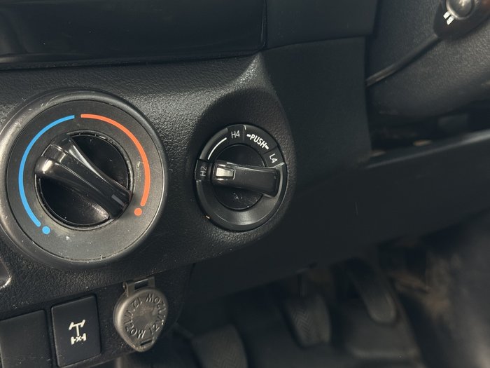 2019 Toyota Hilux SR