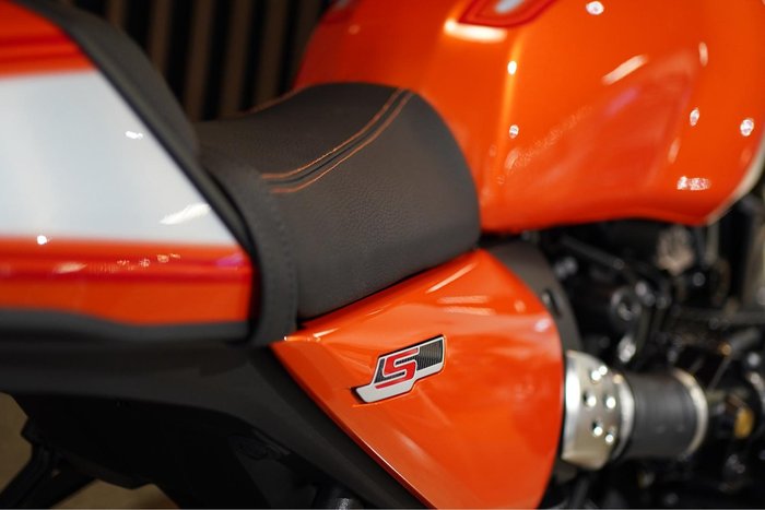 2025 BMW R 12 S R 12 Orange