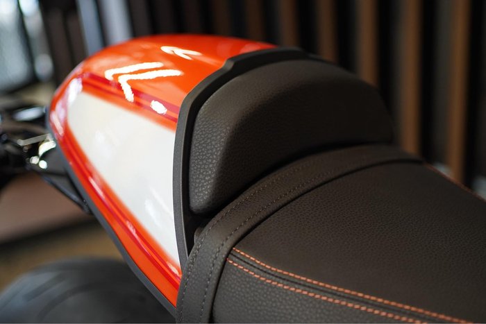 2025 BMW R 12 S R 12 Orange