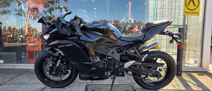 2025 Kawasaki NINJA 400 ZX-4R BLACK