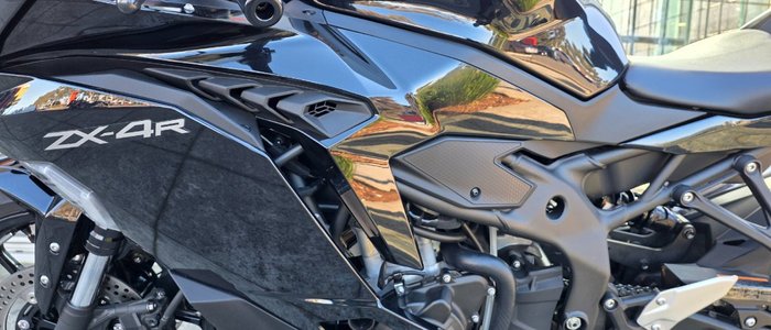 2025 Kawasaki NINJA 400 ZX-4R BLACK