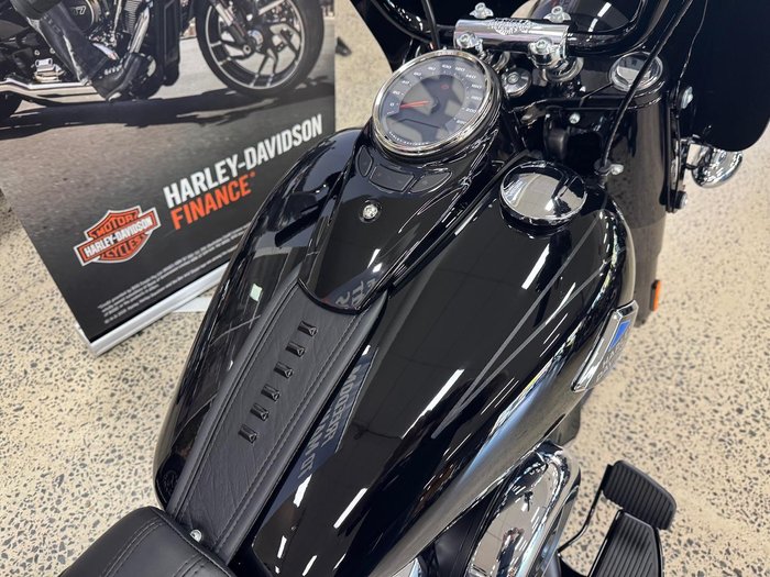 2025 Harley-Davidson Heritage Classic 117 (FLHC) Softail Black