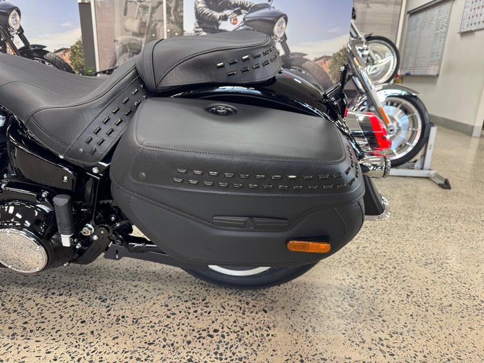 2025 Harley-Davidson Heritage Classic 117 (FLHC) Softail Black