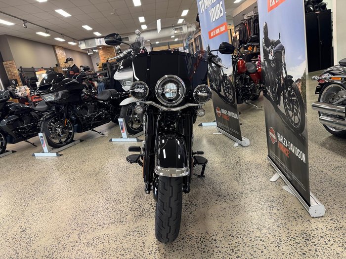 2025 Harley-Davidson Heritage Classic 117 (FLHC) Softail Black
