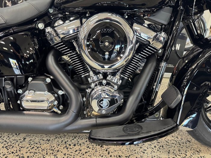 2025 Harley-Davidson Heritage Classic 117 (FLHC) Softail Black