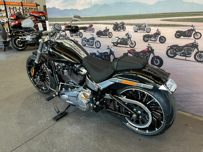 2025 Harley-davidson FXBR BREAKOUT (117) Vivid Black