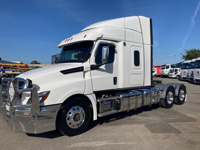 2021 Freightliner Cascadia 126 WHITE